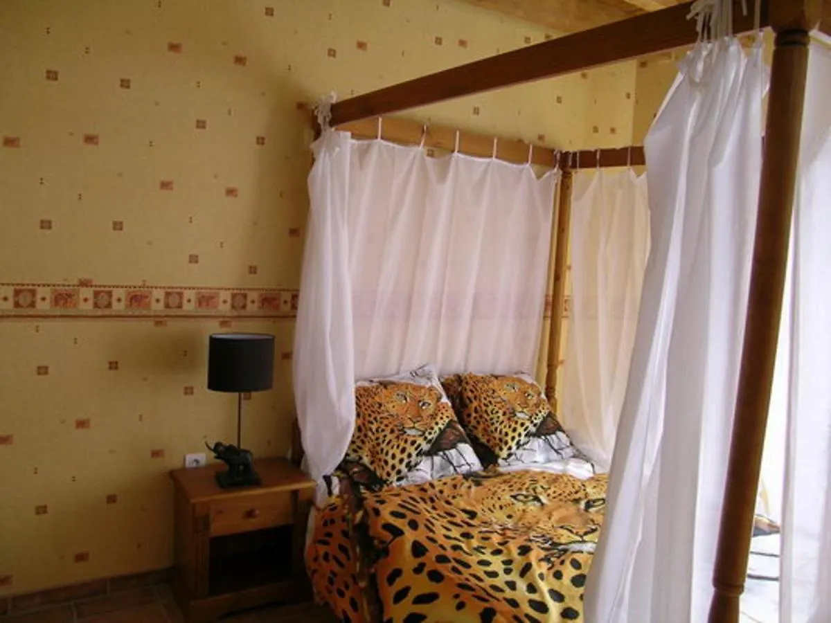 Gite De Charme Renove Avec Spa, Jardin Et Activites Familiales A Bransat - Fr-1-489-295 Holiday home